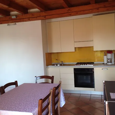 Ferrari מלון דירות 4*